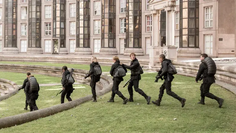 Los Juegos del Hambre: Sinsajo - Parte 2 - Fondo