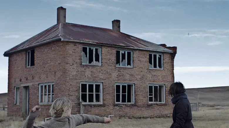 La muerte no existe y el amor tampoco - Fondo