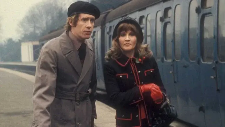 Some Mothers Do 'Ave 'Em - Fondo