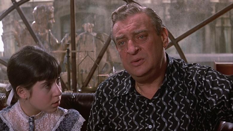 Quien tiene una suegra, tiene un tesoro - Fondo