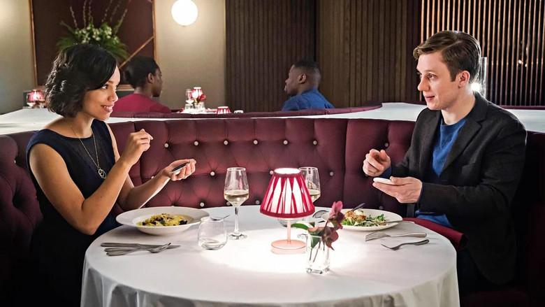 Black Mirror - Fondo