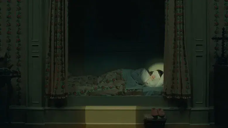 La trama fenicia - Fondo