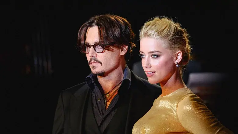 Johnny vs Amber - Fondo