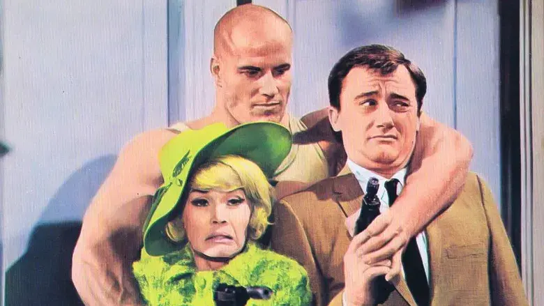 Un espía de más - Fondo