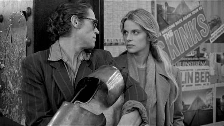 ¡Tan lejos, tan cerca! - Fondo