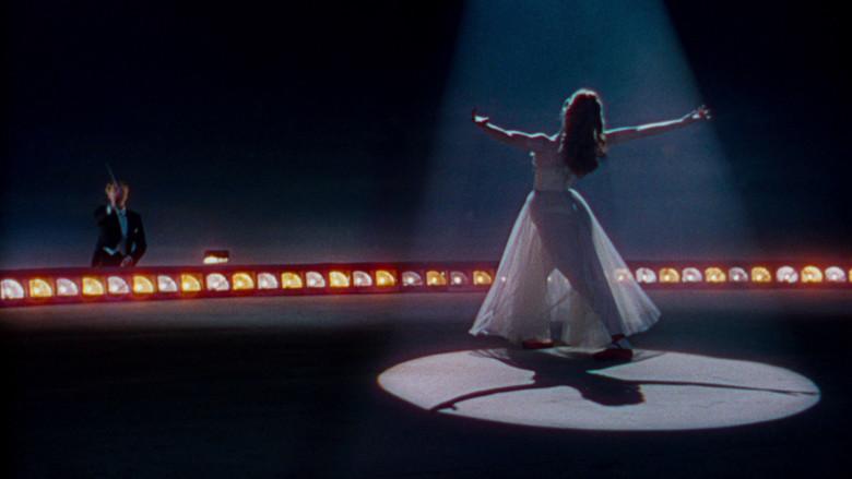 Las zapatillas rojas - Fondo