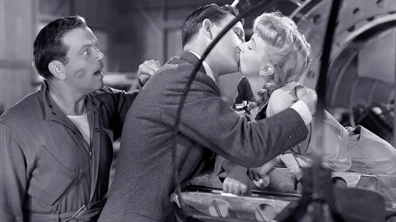 Up Goes Maisie - Fondo