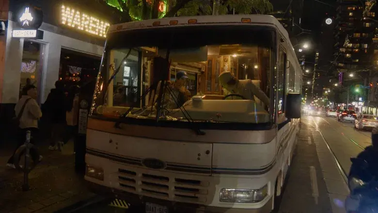 Nirvanna the Band the Show the Movie - Fondo