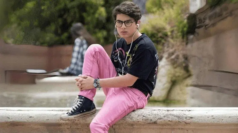 El chico de los pantalones rosas - Fondo