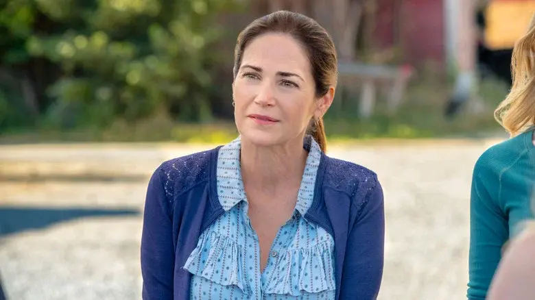 Signed, Sealed, Delivered: Home Again - Fondo