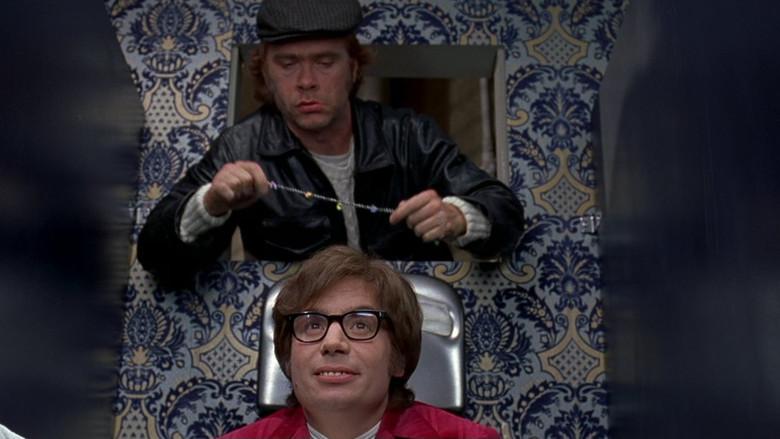Austin Powers: Misterioso agente internacional - Fondo
