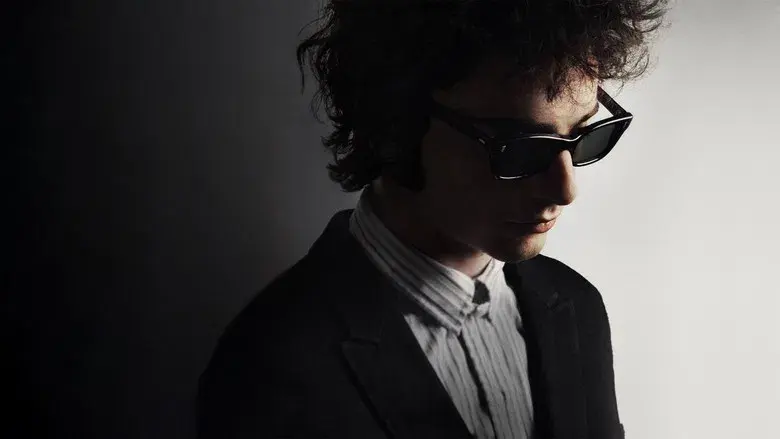 A Complete Unknown - Fondo