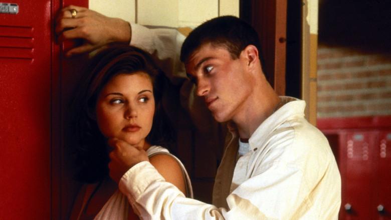 She Fought Alone - Fondo