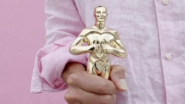 And the Winner Isn't - Fondo
