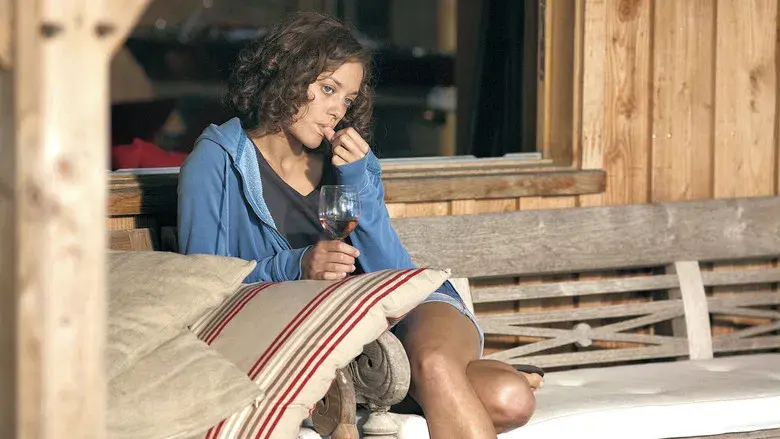 Pequeñas mentiras sin importancia - Fondo