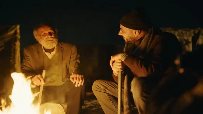 صحاب الأرض - Fondo