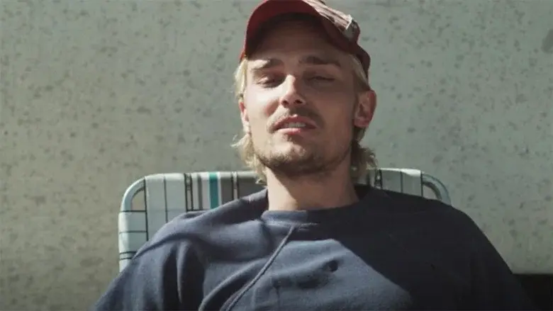 Screwball: The Ted Whitfield Story - Fondo