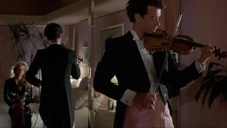 El hombre con un zapato rojo - Fondo