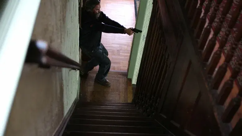 En realidad, nunca estuviste aquí - Fondo