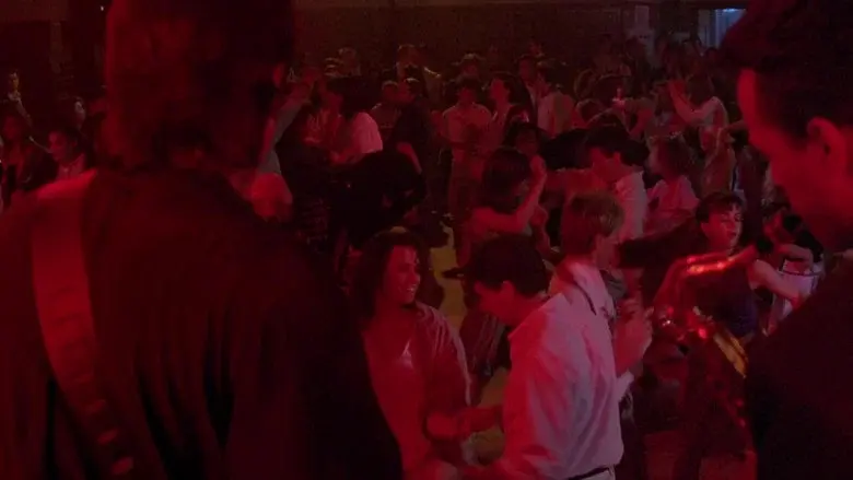 Eddie y los Cruisers 2 - Fondo