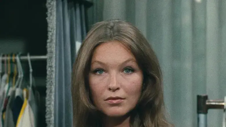 Dos o tres cosas que yo sé de ella - Fondo