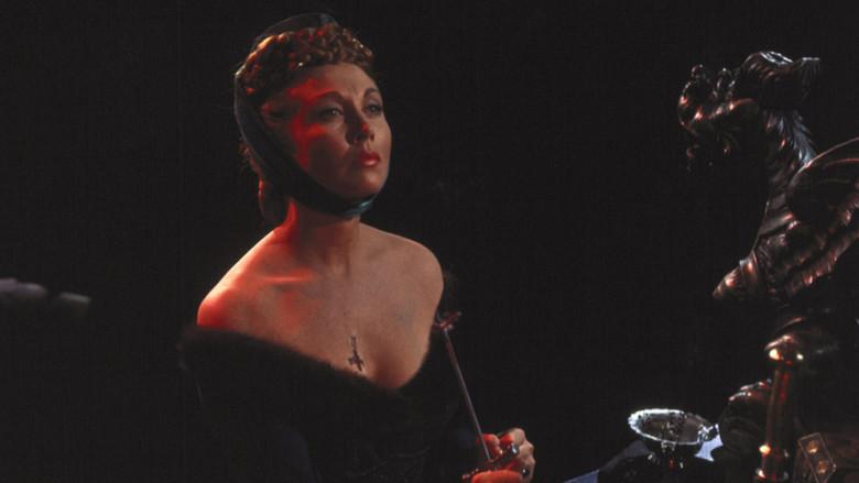 La máscara de la muerte roja - Fondo