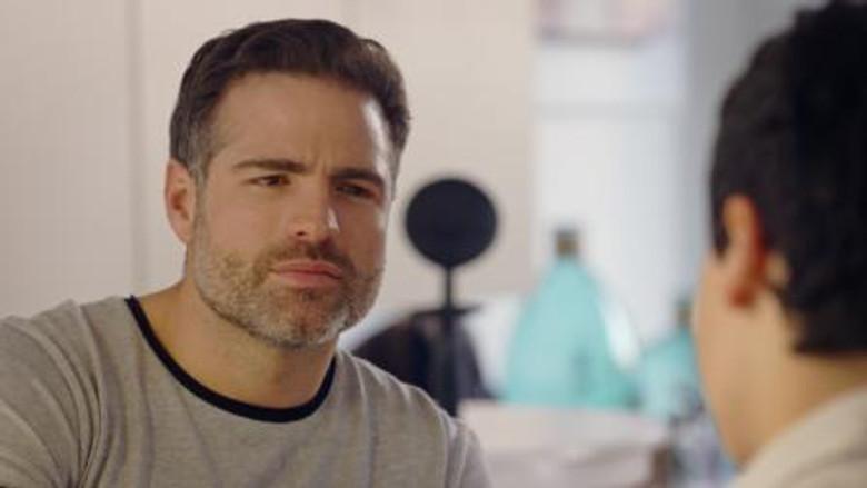 Mariana se quita la máscara