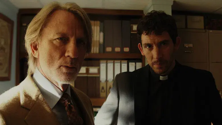 Puñales por la espalda: De entre los muertos - Fondo