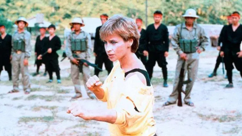 Retroceder nunca, rendirse jamás 2 - Fondo