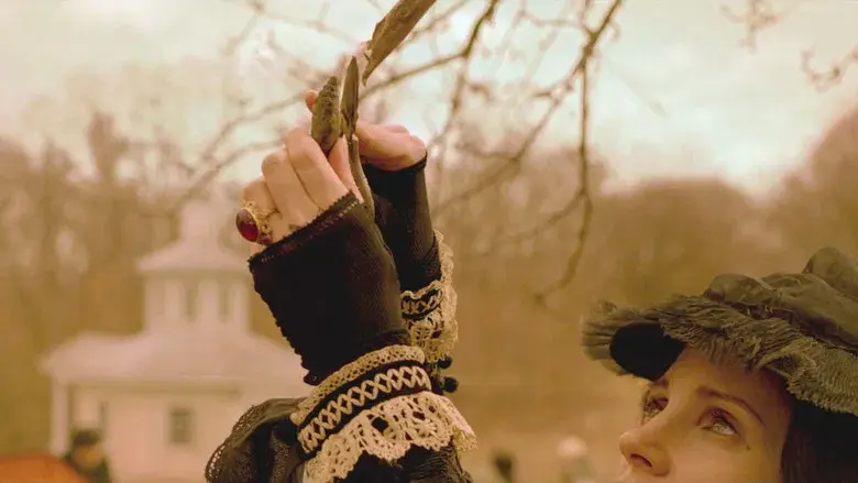 La cumbre escarlata - Fondo