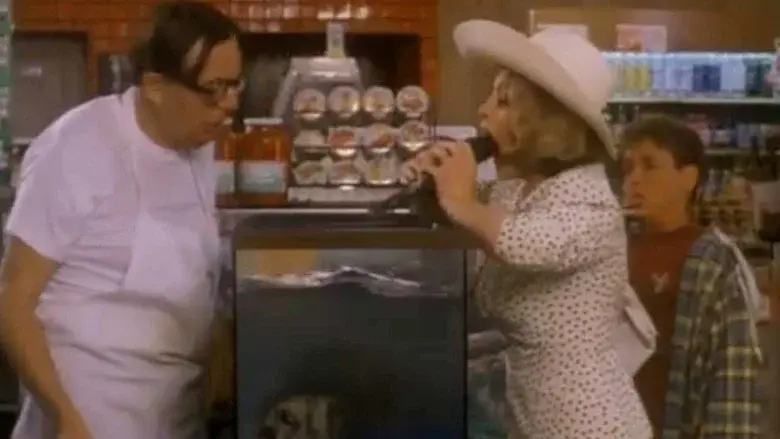 Pterodactyl Woman from Beverly Hills - Fondo