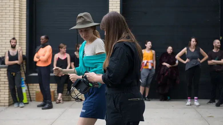 Madeline's Madeline - Fondo