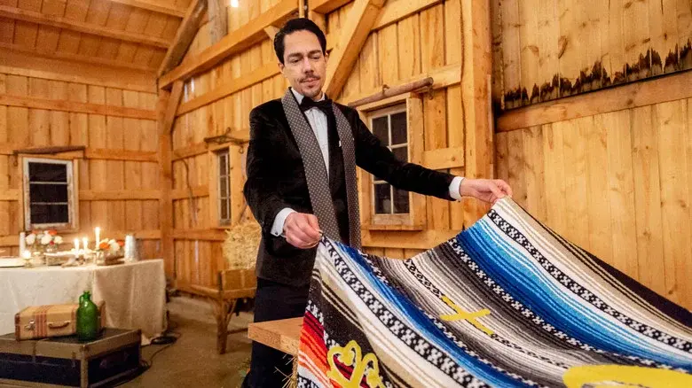 Signed, Sealed, Delivered: To the Altar - Fondo