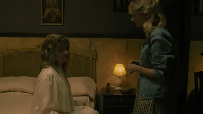 The Caregiver - Fondo