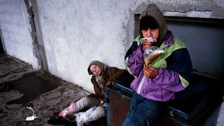 Children Underground - Fondo