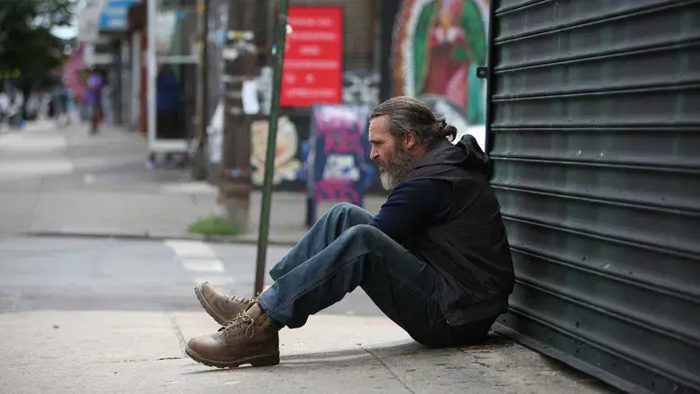 En realidad, nunca estuviste aquí - Fondo