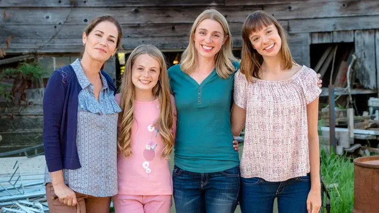 Signed, Sealed, Delivered: Home Again - Fondo