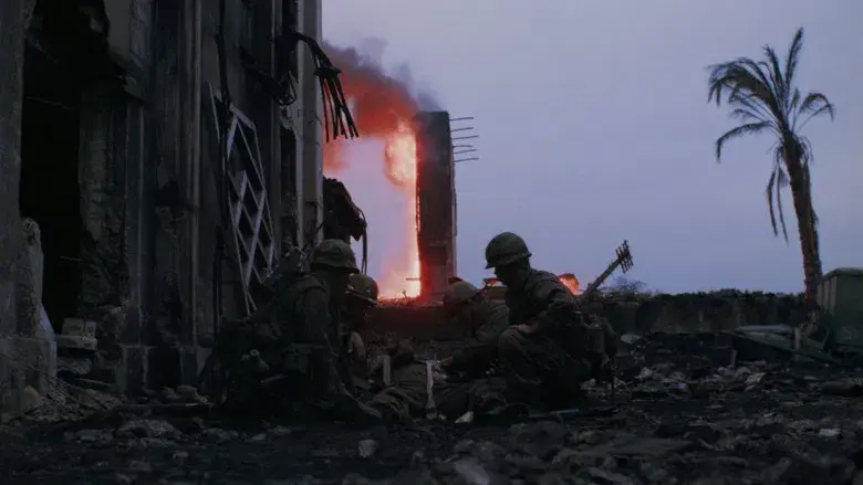 La chaqueta metálica - Fondo