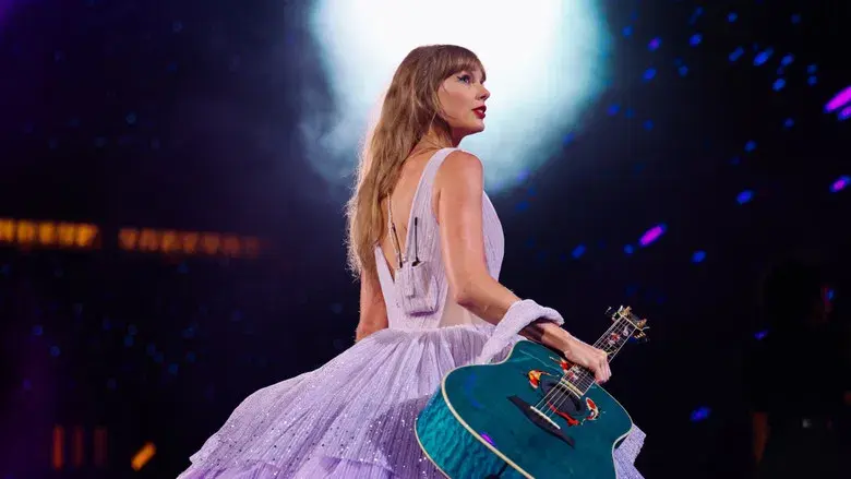 TAYLOR SWIFT | THE ERAS TOUR - Fondo