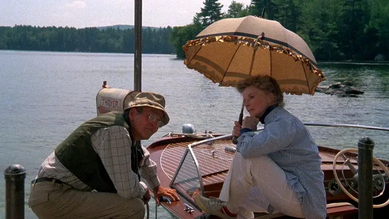 En el estanque dorado - Fondo