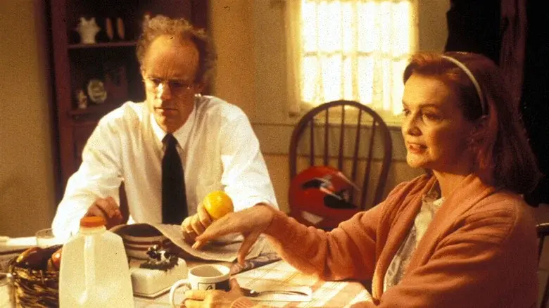 The Day My Parents Ran Away - Fondo