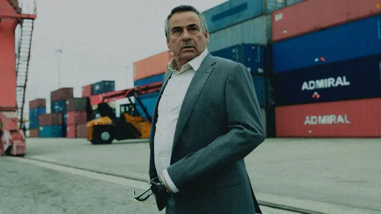 Mano de hierro - Fondo