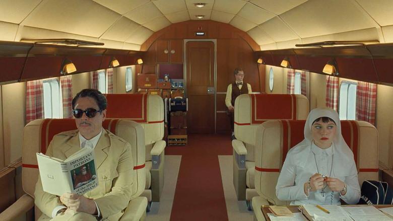 La trama fenicia - Fondo