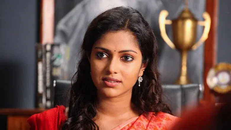 தெய்வத்திருமகள் - Fondo