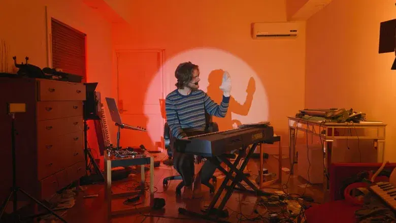 Bo Burnham: Inside - Fondo