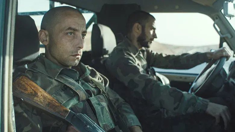 Yo era un extraño - Fondo