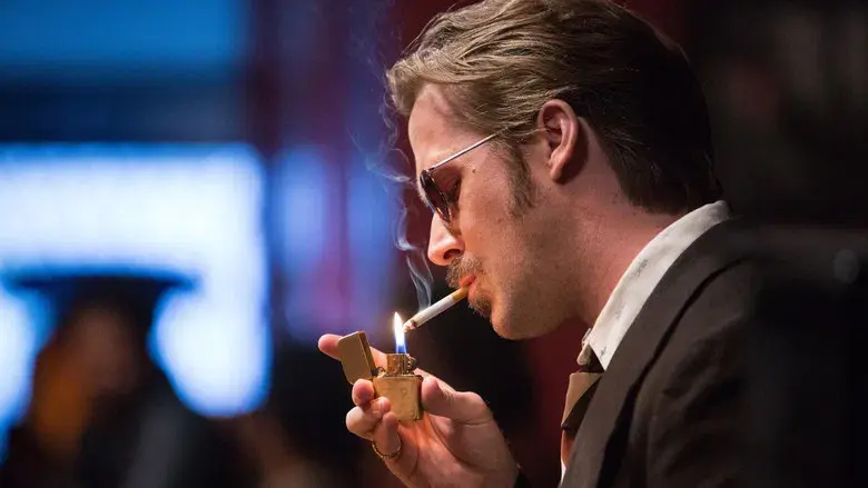 Dos buenos tipos - Fondo