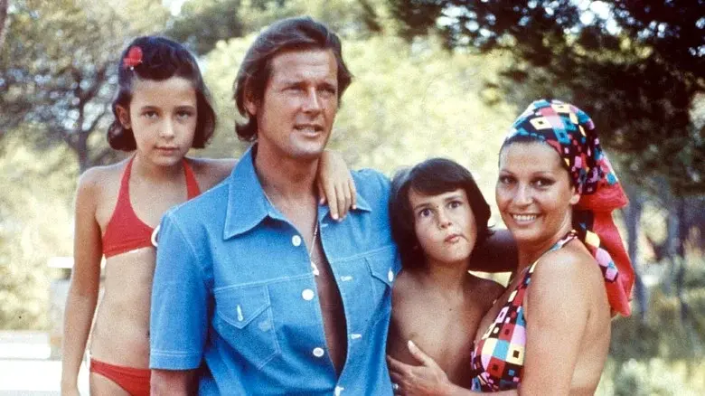Mi vida como Roger Moore - Fondo