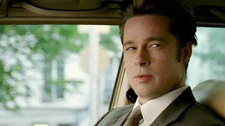 Quemar después de leer - Fondo