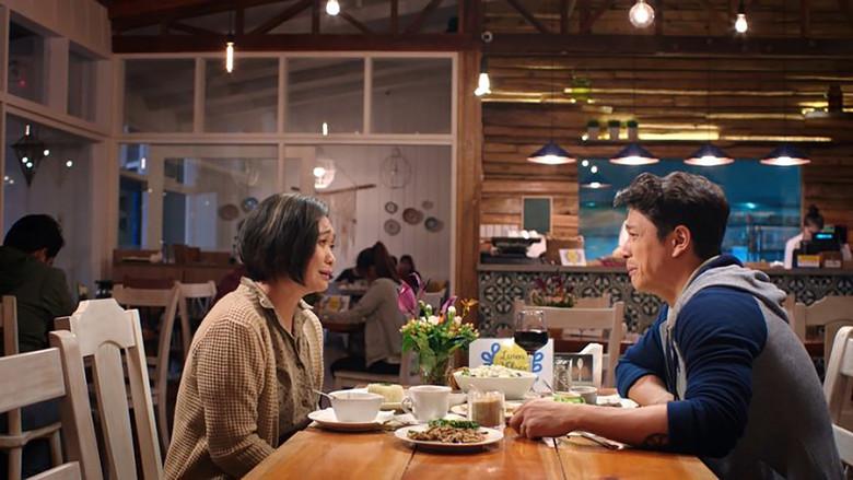 Ang Babae sa Septic Tank 2: #ForeverIsNotEnough - Fondo